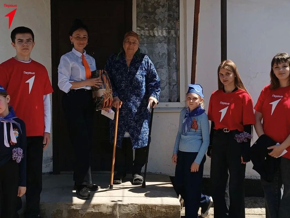 Первые и «Орлята России» Хлебодаровской школы поздравили детей войны с Днем Победы Первые и «Орлята России» Хлебодаровской школы поздравили детей войны с Днем Победы