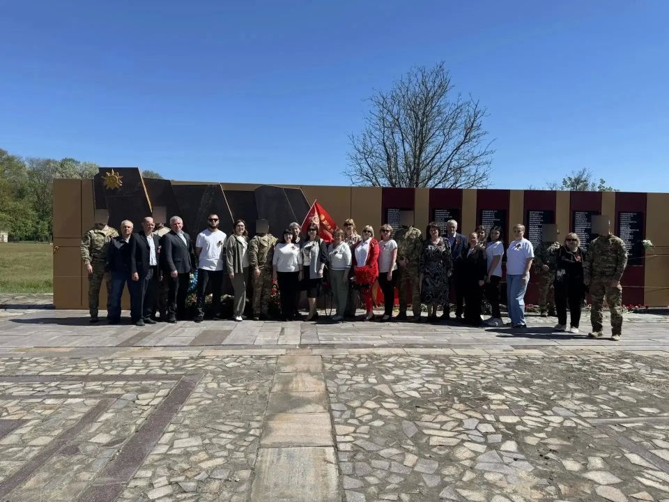В пгт. Аскания-Нова провели митинг, посвящённый Дню Победы В пгт. Аскания-Нова провели митинг, посвящённый Дню Победы