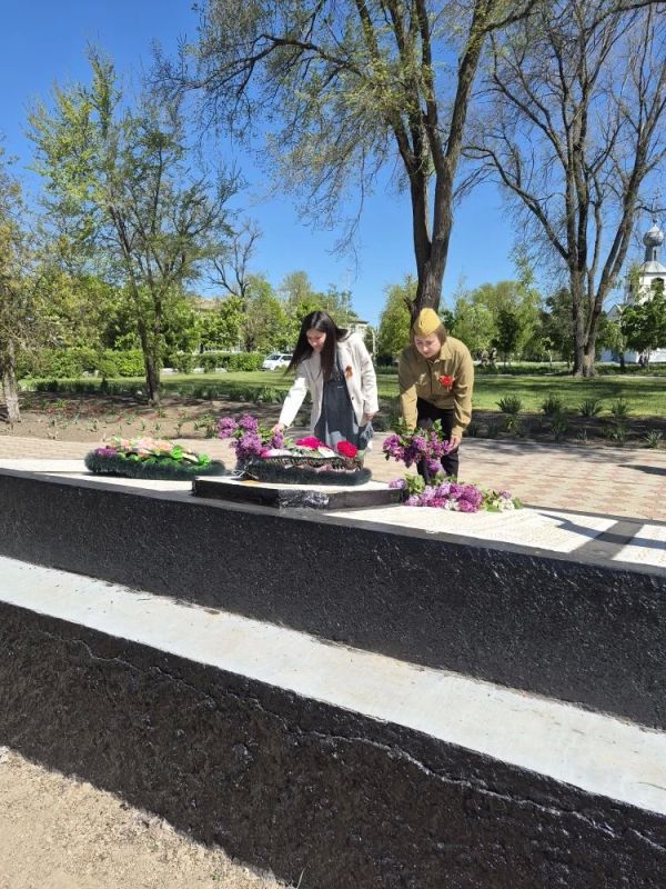 В Приморском Скадовского округа почтили память героев В Приморском Скадовского округа почтили память героев