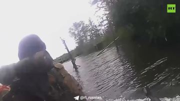 В новом репортаже спецкора RT Александра Пискунова — рассказ замполитов Офсайда и Капли о том, как наши военные закреплялись на островах в дельте Днепра