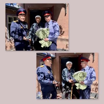 Сотрудники Генического межрайонного следственного отдела поздравили с Днем Победы 92-летнего Ивана Панкеева
