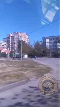 Херсон. Ночью был дождь с "Градом", похоже, где-то на окраине или в "красной зоне"