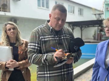 Игорь Кастюкевич посетил проживающих в пункте временного размещения в Железном порту