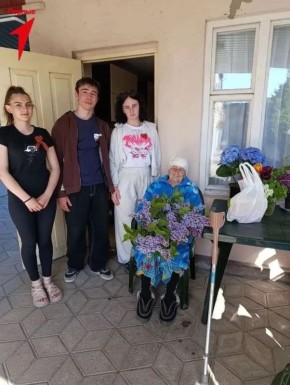 Активисты Движения Первых Генического строительного колледжа поздравили тружеников тыла и детей войны с Днем Победы