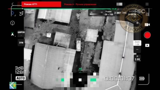 ВСУ загнали тачку во двор частного дома, думая, что за забором и постройками дрон не достанет