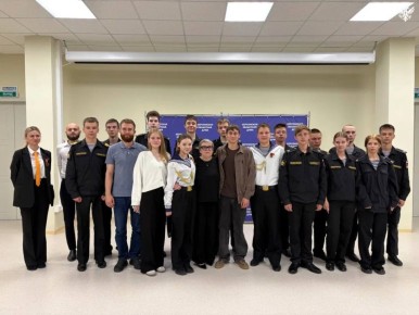 В Херсонской областной Думе прошел первый Парламентский день для активистов «Движения Первых»