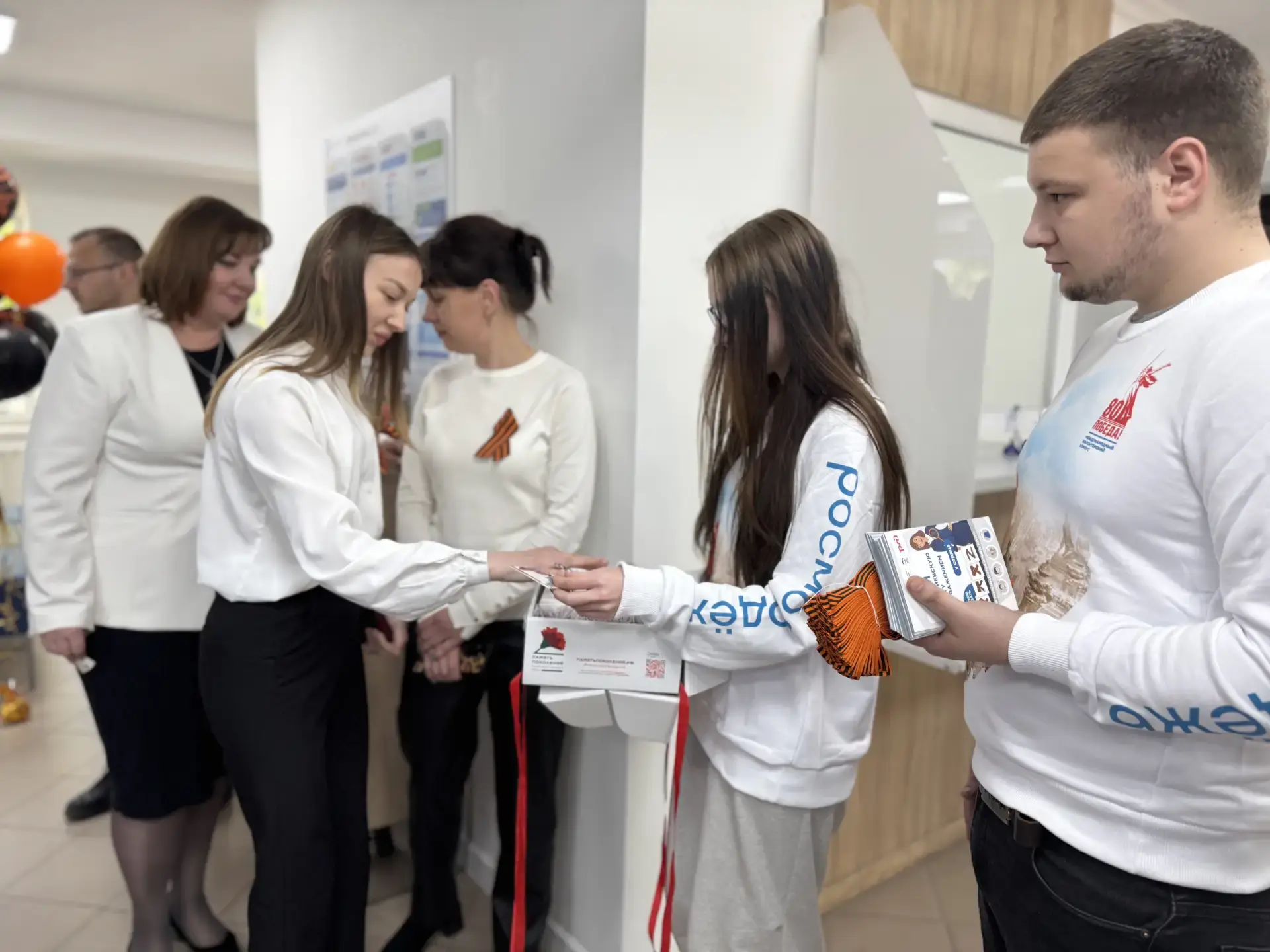 «Красная гвоздика»: волонтёры Победы Скадовска проводят благотворительную акцию «Красная гвоздика»: волонтёры Победы Скадовска проводят благотворительную акцию