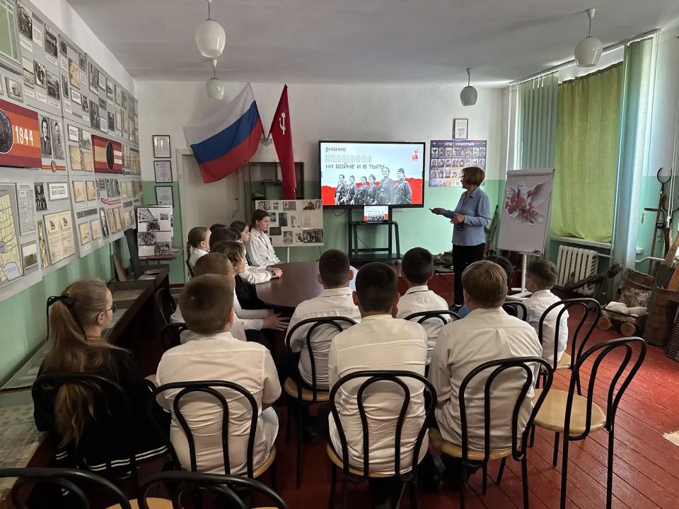 В Скадовском округе прошёл музейный урок «Женщины на войне и в тылу» В Скадовском округе прошёл музейный урок «Женщины на войне и в тылу»