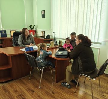 Евгения Кузьменко: Как секретарь Новотроицкого местного отделения партии «Единая Россия» провела приём граждан