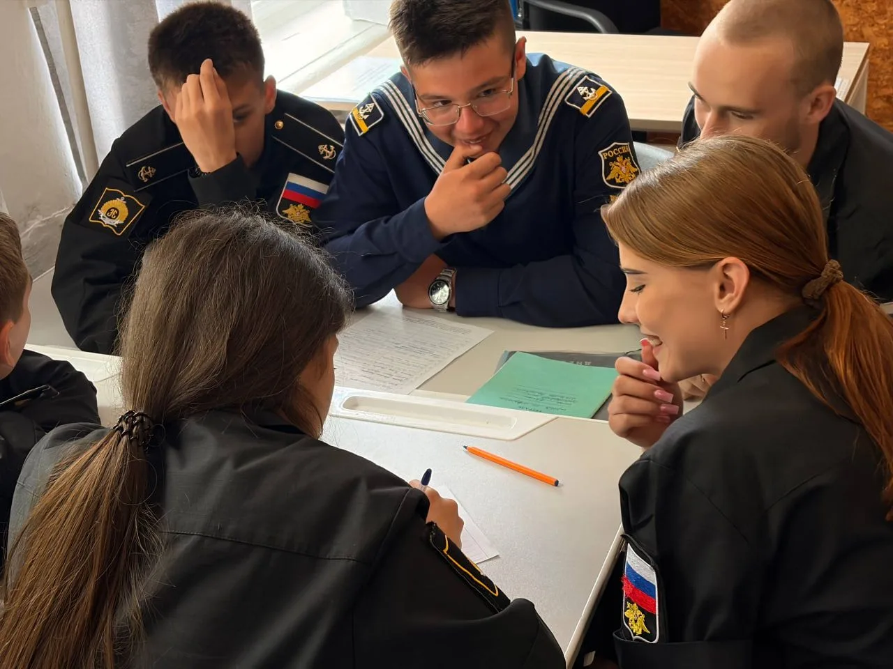 Знать, чтобы помнить: кадеты Счастливцевской школы сразились в патриотическом квизе Знать, чтобы помнить: кадеты Счастливцевской школы сразились в патриотическом квизе