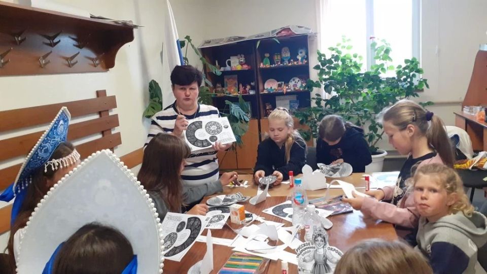 В Красном Скадовского округа прошёл познавательный час «Путешествие в страну: хороша кухня русская» В Красном Скадовского округа прошёл познавательный час «Путешествие в страну: хороша кухня русская»