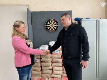 В село Счастливцево доставили тонну стройматериалов для ремонта дома культуры