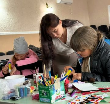 К Международному дню семьи в Марьяновском сельском клубе прошел творческий час "День семьи в детских рисунках"