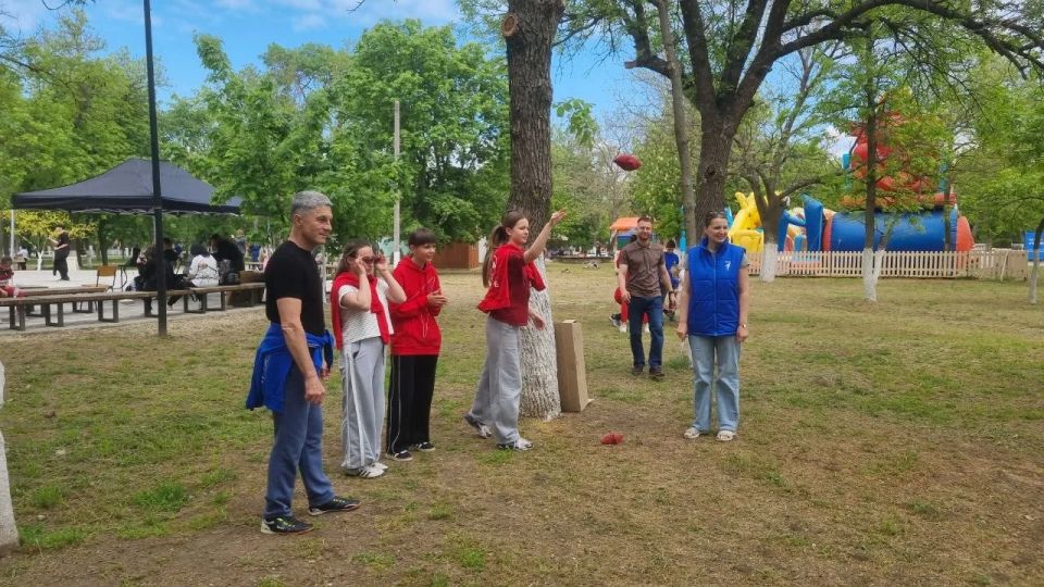 В Геническе провели первый муниципальный этап «Семейной Зарницы» В Геническе провели первый муниципальный этап «Семейной Зарницы»