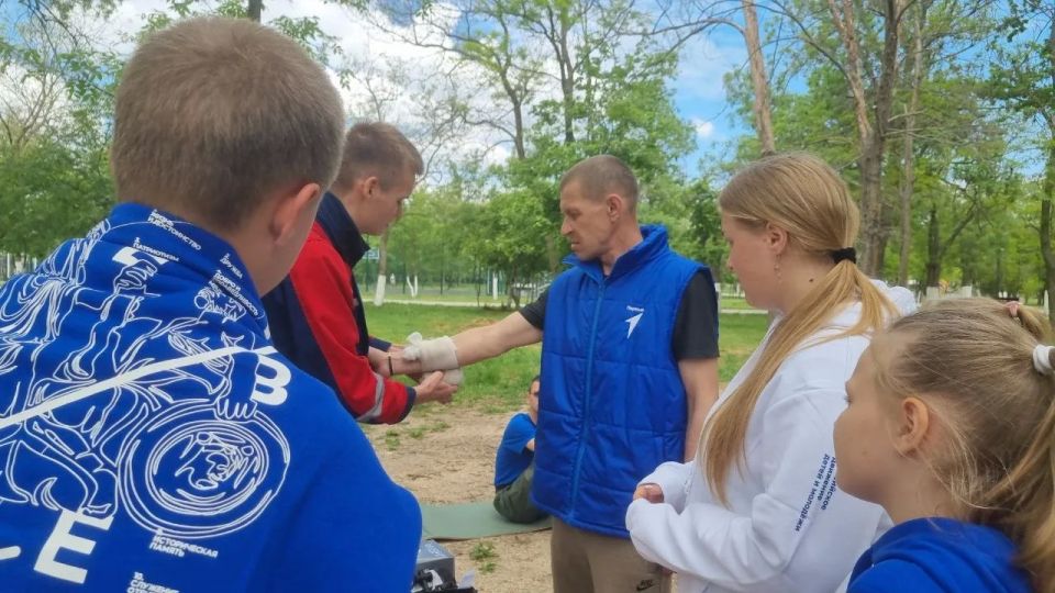 В Геническе провели первый муниципальный этап «Семейной Зарницы» В Геническе провели первый муниципальный этап «Семейной Зарницы»