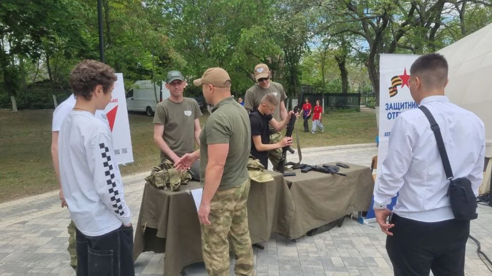 В Геническе провели первый муниципальный этап «Семейной Зарницы» В Геническе провели первый муниципальный этап «Семейной Зарницы»