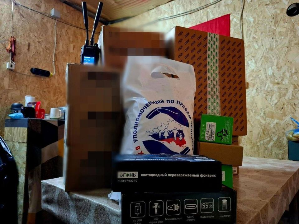 Омбудсмен Херсонской области передал гуманитарную помощь бойцам группировки войск "Днепр" Омбудсмен Херсонской области передал гуманитарную помощь бойцам группировки войск "Днепр"