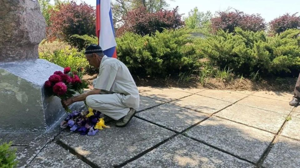 В Новоалексеевке прошла церемония возложения цветов к мемориалу памяти жертв депортации народов Крыма В Новоалексеевке прошла церемония возложения цветов к мемориалу памяти жертв депортации народов Крыма