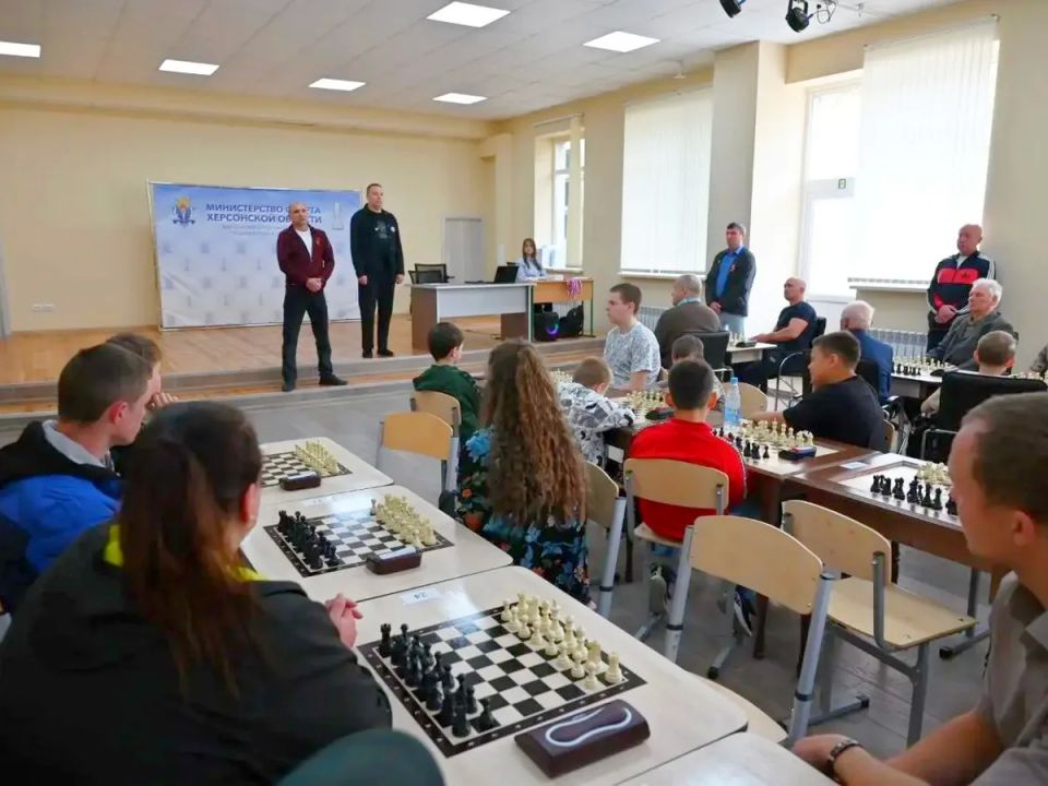 Рекорд в Скадовске: 54 шахматиста бились за победу в турнире ко Дню Победы Рекорд в Скадовске: 54 шахматиста бились за победу в турнире ко Дню Победы