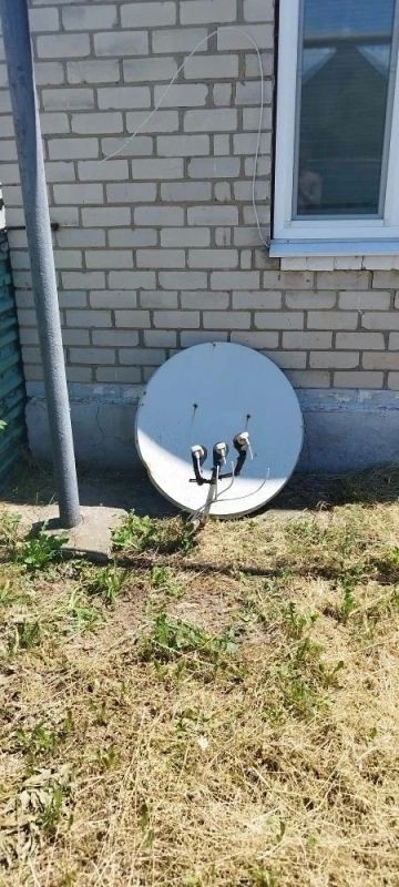 В Каланчаке продолжается работа по демонтажу запрещённых комплектов спутникового телевидения «Горыныч» В Каланчаке продолжается работа по демонтажу запрещённых комплектов спутникового телевидения «Горыныч»