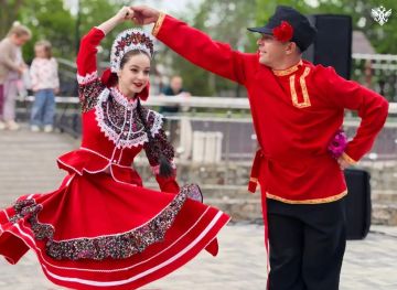В Геническом парке культуры и отдыха открылся весенний концертный сезон под открытым небом
