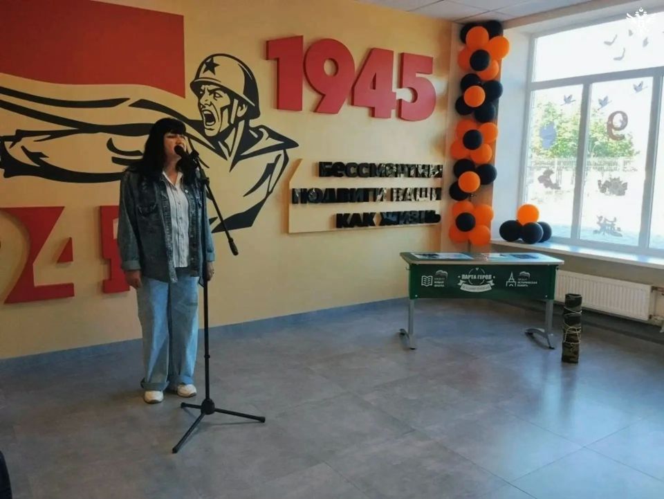 В Вольновской школе открыли «Парту Героя» в память о выпускниках, павших в СВО В Вольновской школе открыли «Парту Героя» в память о выпускниках, павших в СВО