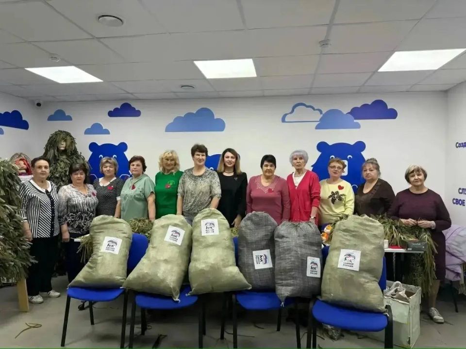 Волонтеры из Адыгеи изготовили 100 маскировочных нашлемников для наших защитников