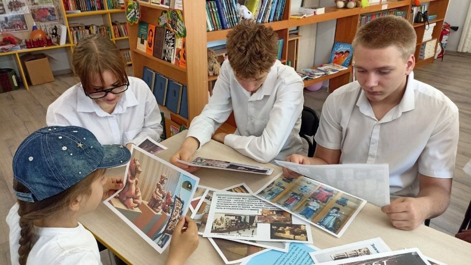 Посетители Любимовской библиотеки отправились в виртуальную экскурсию «Путешествие по музейным залам» к Международному дню музеев Посетители Любимовской библиотеки отправились в виртуальную экскурсию «Путешествие по музейным залам» к Международному дню музеев