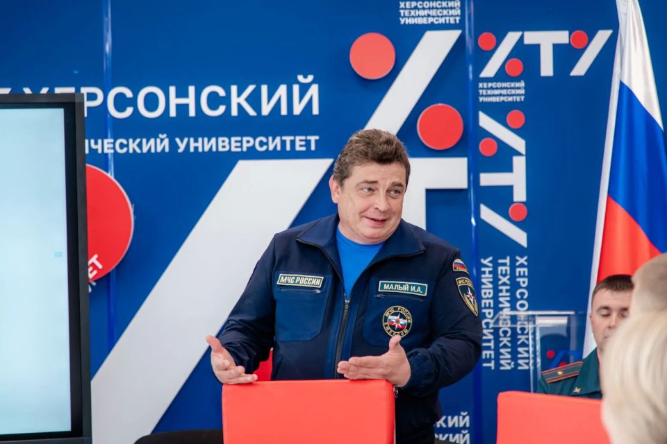 Связь поколений и уроки мужества: в ХТУ прошла встреча с героями МЧС России Связь поколений и уроки мужества: в ХТУ прошла встреча с героями МЧС России