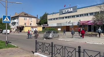 В Каховке в результате атаки двух дронов ВСУ повреждены гражданский автомобиль и техника Коммунального сервиса