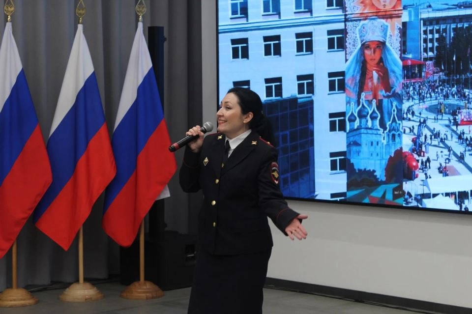 Состоялось торжественное вручение паспортов юным вологжанам Состоялось торжественное вручение паспортов юным вологжанам