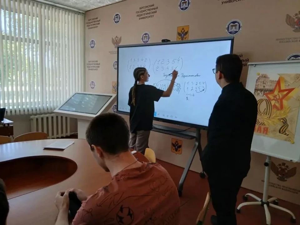 В Скадовске на базе Херсонского государственного педагогичекого университета прошёл ИТмитап: студенты узнали про ИИ и промптинжиниринг В Скадовске на базе Херсонского государственного педагогичекого университета прошёл ИТмитап: студенты узнали про ИИ и промптинжиниринг