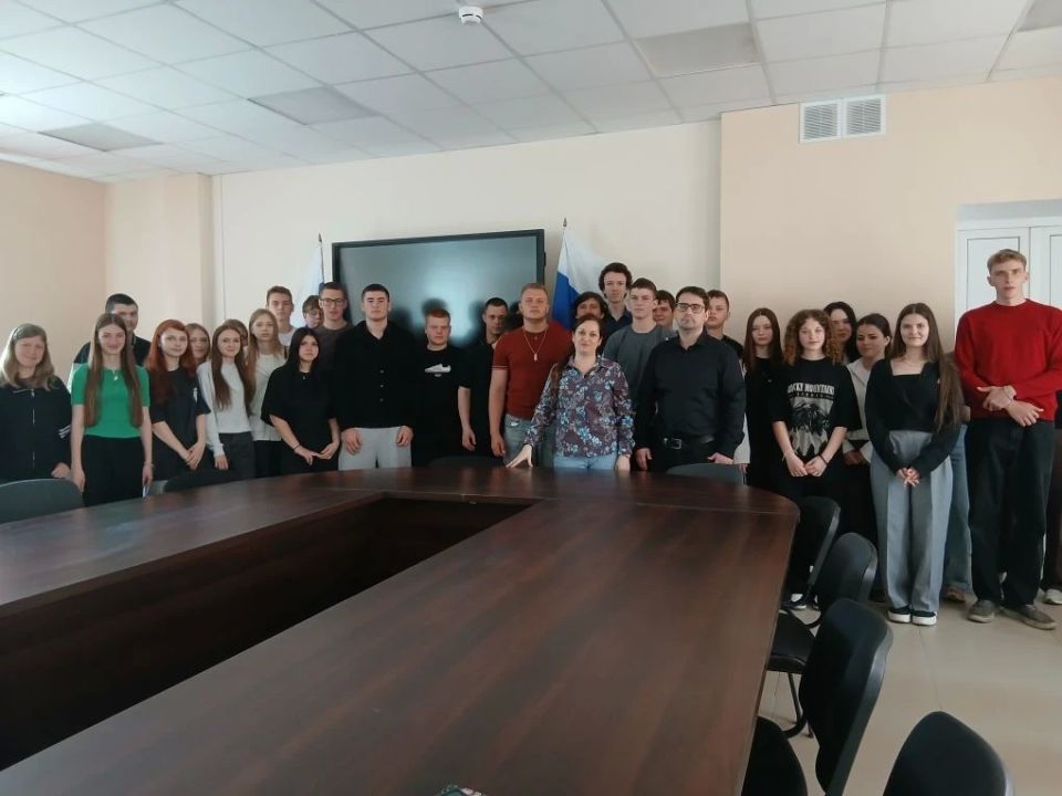 Преподаватели Института информационных технологий ХГПУ провели медиапрезентацию профессий для учащихся Новотроицких школ №1 и №2, а также Сивашской школы №2, во время которой рассказали: Преподаватели Института информационных технологий ХГПУ провели медиапрезентацию профессий для учащихся Новотроицких школ №1 и №2, а также Сивашской школы №2, во время которой рассказали: