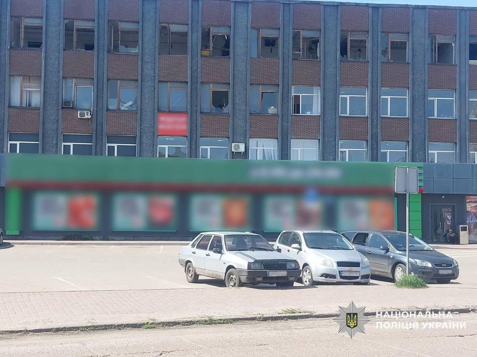 В Прилуках Черниговской области был прилет баллистики по складам «Эпицентра»: 2 человека погибли 21 ранен — ГСЧС В Прилуках Черниговской области был прилет баллистики по складам «Эпицентра»: 2 человека погибли 21 ранен — ГСЧС