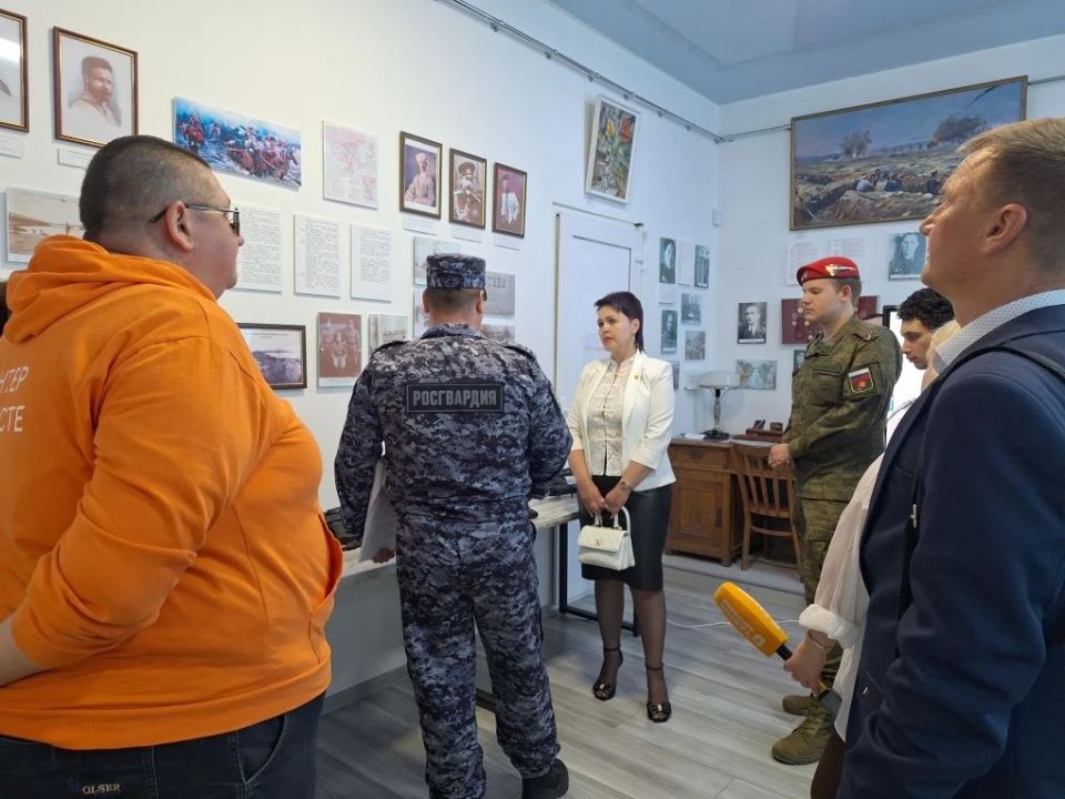 Интерактивная выставка Росгвардии открылась в Геническе Интерактивная выставка Росгвардии открылась в Геническе