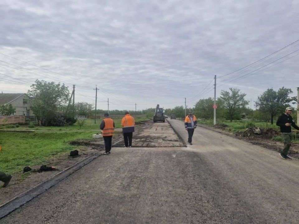 В Тавричанке начался долгожданный ремонт дорог В Тавричанке начался долгожданный ремонт дорог