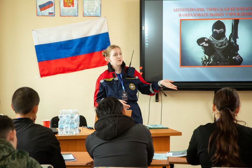 При поддержке Министерства молодёжной политики и «Дома молодёжи» добровольцы Херсонского РО ВСКС успешно провели форум «Волонтёры безопасности», собравший активную молодёжь Геническа, Скадовска и Чаплинки При поддержке Министерства молодёжной политики и «Дома молодёжи» добровольцы Херсонского РО ВСКС успешно провели форум «Волонтёры безопасности», собравший активную молодёжь Геническа, Скадовска и Чаплинки