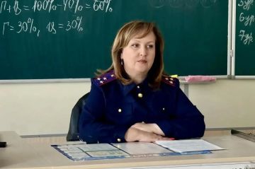 В Хлебодаровской школе Чаплинского округа офицер СК России провела встречу с родителями кадетов ведомственных классов