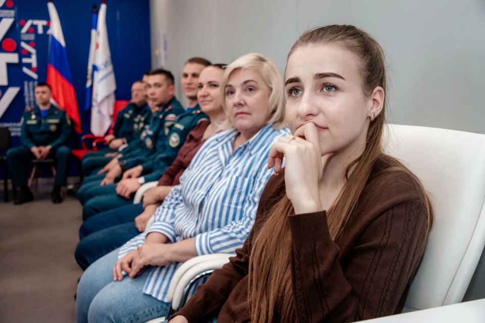 Связь поколений и уроки мужества: в ХТУ прошла встреча с героями МЧС России Связь поколений и уроки мужества: в ХТУ прошла встреча с героями МЧС России