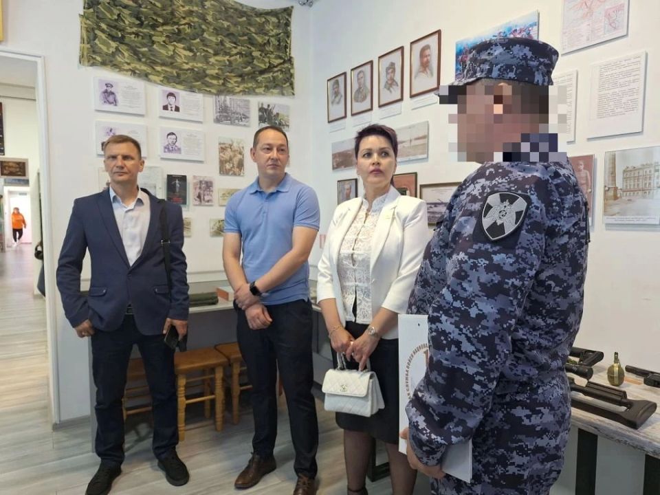 Интерактивная выставка Росгвардии открылась в Геническе Интерактивная выставка Росгвардии открылась в Геническе