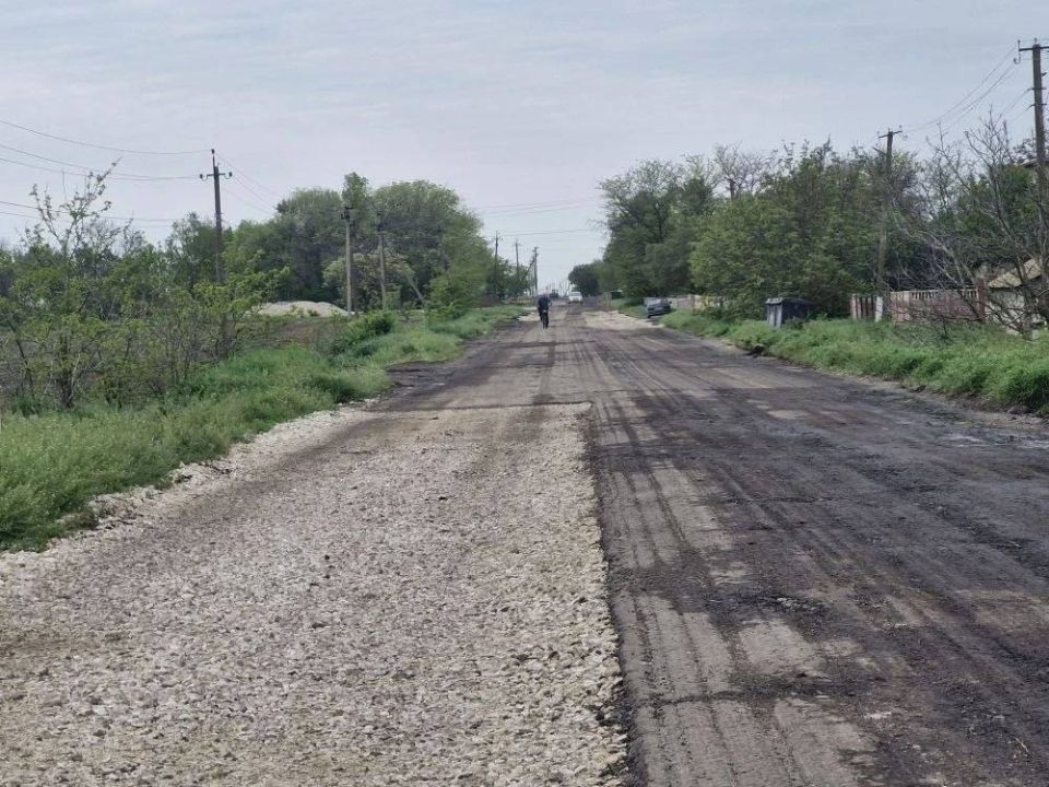В Тавричанке начался долгожданный ремонт дорог В Тавричанке начался долгожданный ремонт дорог
