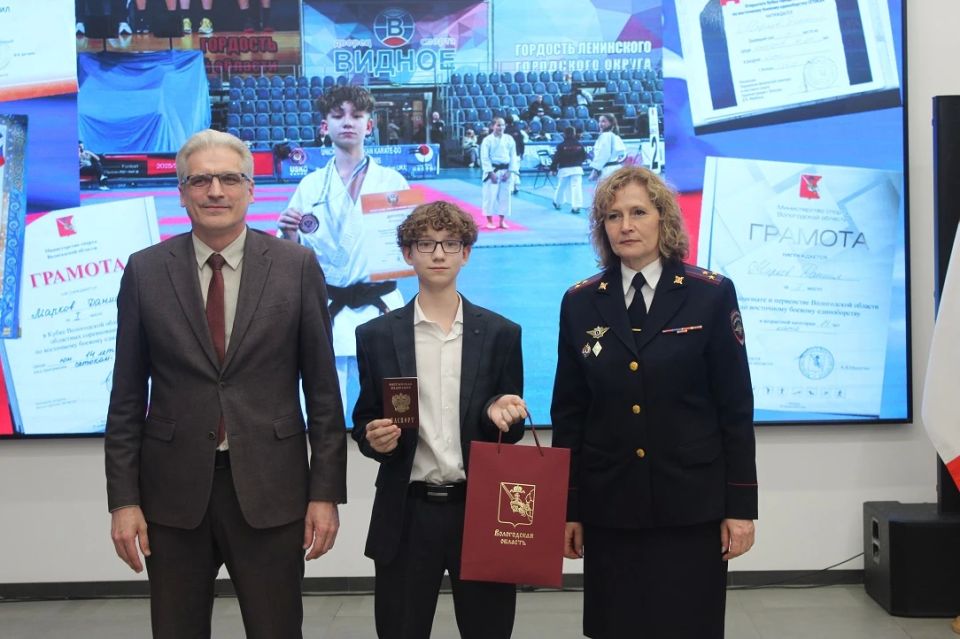Состоялось торжественное вручение паспортов юным вологжанам Состоялось торжественное вручение паспортов юным вологжанам