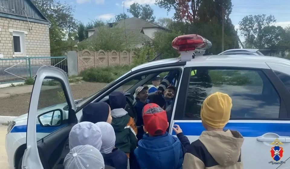 В Скадовском округе Херсонской области сотрудники Госавтоинспекции провели профилактическое мероприятие для воспитанников детского сада В Скадовском округе Херсонской области сотрудники Госавтоинспекции провели профилактическое мероприятие для воспитанников детского сада