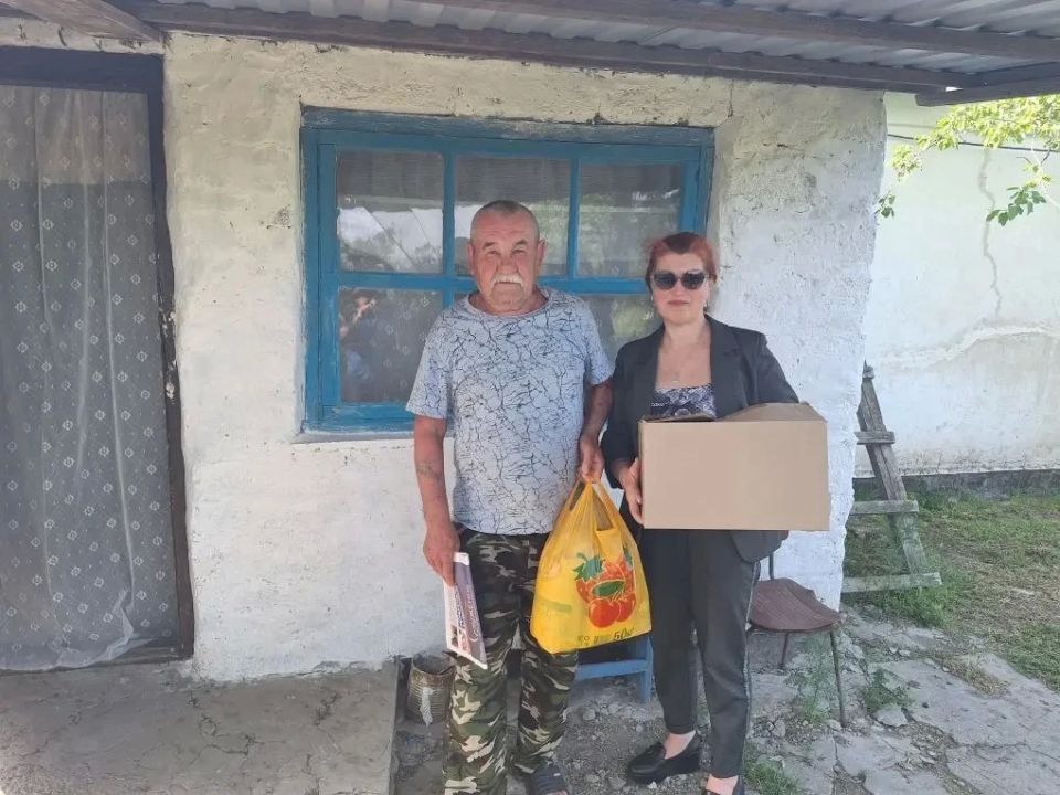 Одинокие жители сел Новосеменовка, Украинское и Червоный Прапор получили гуманитарную помощь из Краснодара! Одинокие жители сел Новосеменовка, Украинское и Червоный Прапор получили гуманитарную помощь из Краснодара!