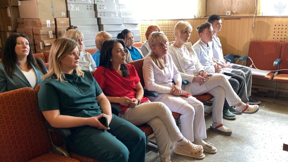 Медики Новотроицкого округа предложили включить районную больницу в народную программу «Единой России» Медики Новотроицкого округа предложили включить районную больницу в народную программу «Единой России»