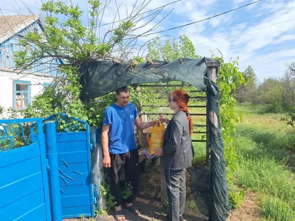 Одинокие жители сел Новосеменовка, Украинское и Червоный Прапор получили гуманитарную помощь из Краснодара! Одинокие жители сел Новосеменовка, Украинское и Червоный Прапор получили гуманитарную помощь из Краснодара!