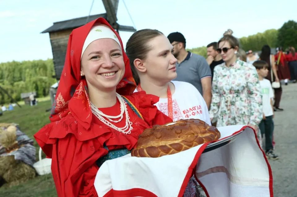 Фольклорный форум «ВОЛОГДА.ФОЛК» собирает всех, кто дышит ритмами России! Фольклорный форум «ВОЛОГДА.ФОЛК» собирает всех, кто дышит ритмами России!