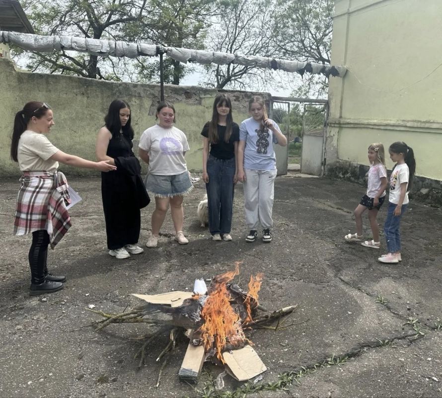 В Тавричанском сельском Доме культуры состоялось познавательное мероприятие, приуроченное ко Дню Пионерии