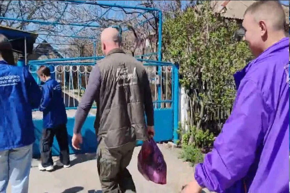 Тонну гумпомощи привезли в обстреливаемые села Херсонской области