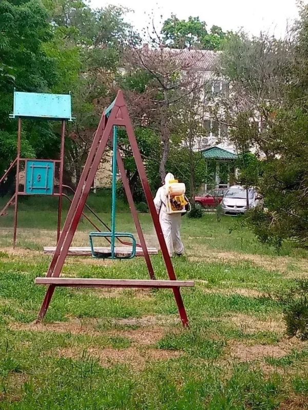 В населённых пунктах Чаплинского муниципального округа продолжаются работы по акарицидной обработке В населённых пунктах Чаплинского муниципального округа продолжаются работы по акарицидной обработке